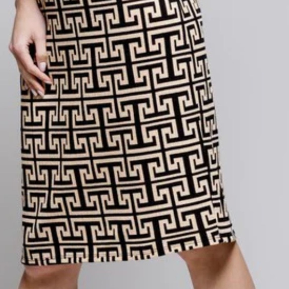 NWT Chic Designer Inspired Knit Dress - Picture 4 of 5